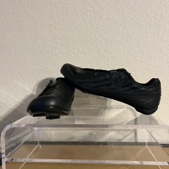 Pearl Izumi Other - Pearl Izumi Race Road v5 Men's Cycling Shoes Size 43 Black BOA 15101801 3-Bolt